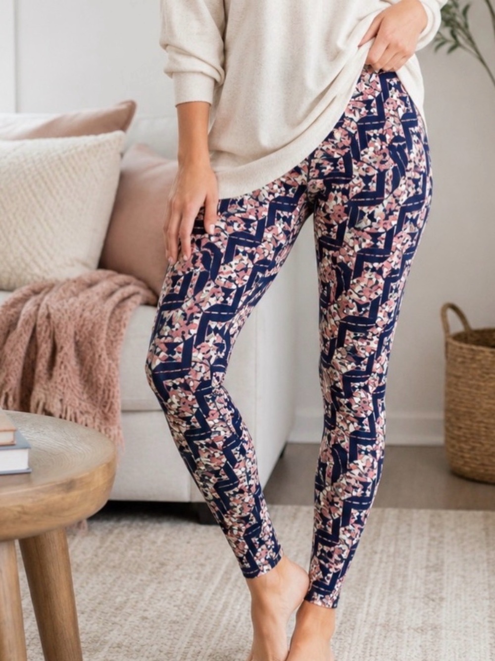 LuLaRoe Tall & Curvy TC Navy Pink Floral Geometric Leggings